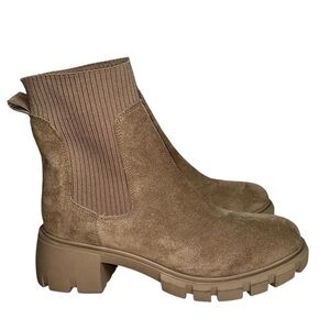 Steve Madden Size 9 Womens Hadlee Light Tan Suede‎ Lug Sole Chelsea Boot NWOT